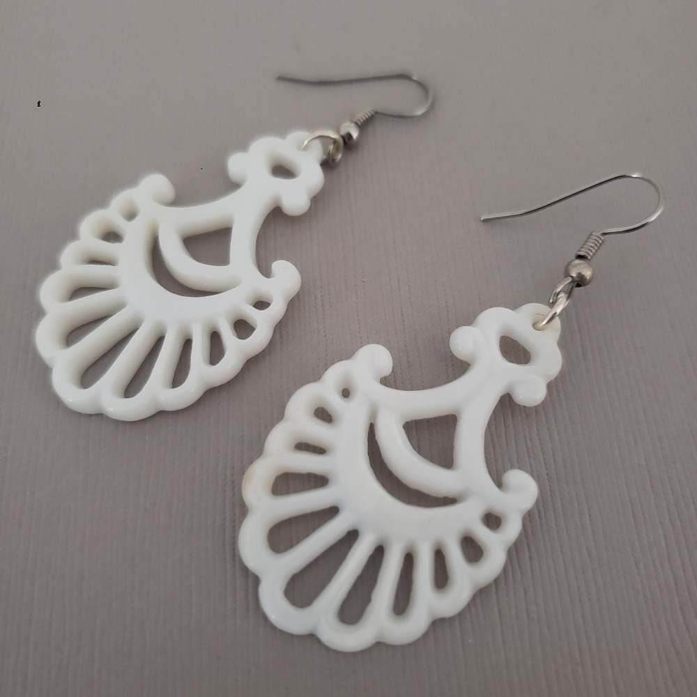 Kriaytions Shell Drop Earrings NEW